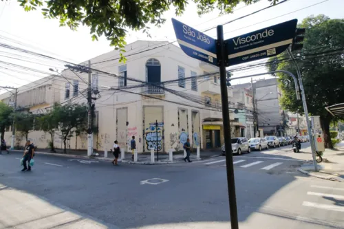 Invasões têm sido frequentes na rua São João, esquina com Visconde de Sepetiba