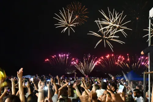 O show pirotécnico contou com cores e formas diferentes