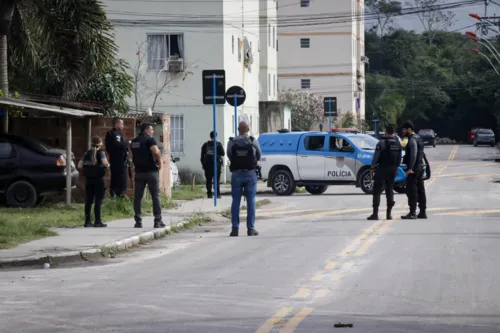 A rua principal foi interditada para carros e pedestres