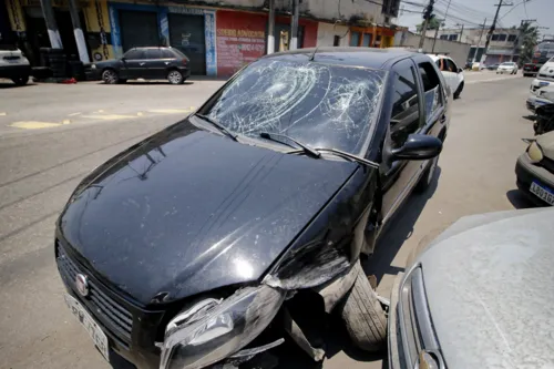 Carro usado pelos criminosos foi apreendido