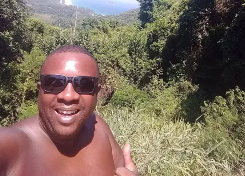 O advogado Ed Wilson afirma que vizinhos tentaram socorrer Eberson, mas foram dispersados pelos policiais