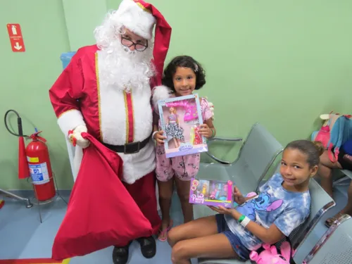 Nesses locais, a população contou com visita do Papai Noel