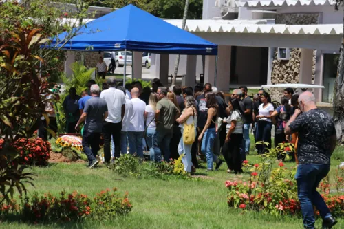 O enterro aconteceu no cemitério Parque da Colina, em Pendotiba