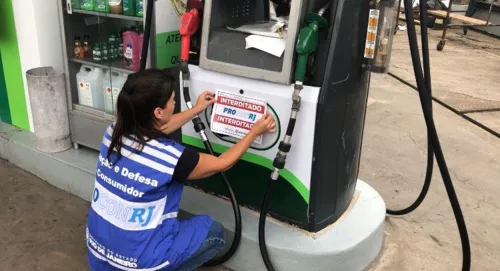 Além disso, foram lacrados oito bicos de abastecimento de combustível