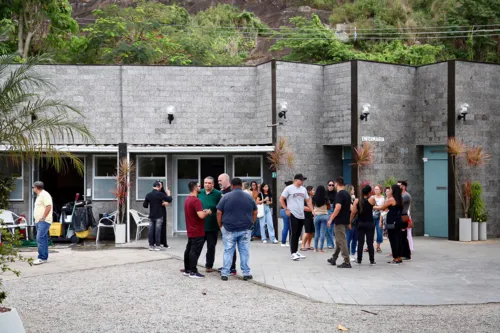 Amigos e familiares deram o último adeus à professora Ana Paula Cavalcanti, de 52 anos