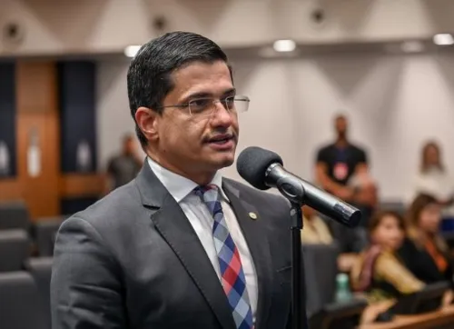 Danniel Librelon é o coordenador do Parlamento Juvenil