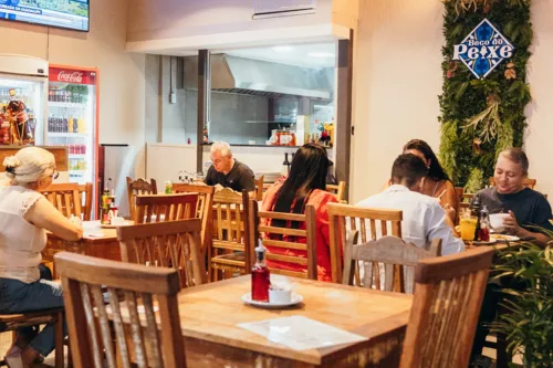 Restaurante já virou ponto de encontro no Mercado Municipal de Niterói