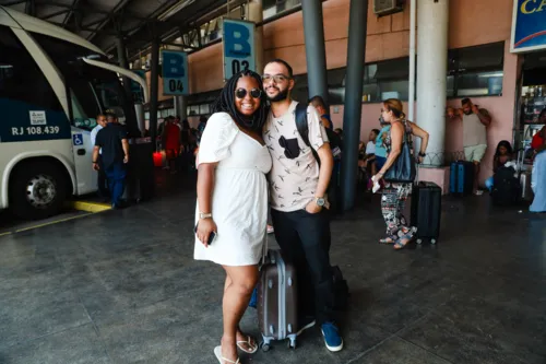 Foliões botam o pé na estrada para curtir esse feriadão e apostam nas viagens de ônibus. O Terminal Rodoviário de Niterói Roberto Silveira contará com uma operação especial que terá 3980 ônibus em rota, sendo 660 extras.