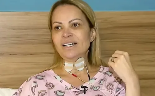 Solange Almeida apareceu na entrevista acompanhada por um profissional