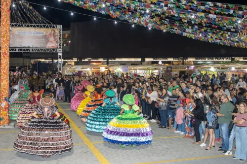 Quadrilhas trazem um clima festivo no Arraiá do Mercado Municipal de Niterói