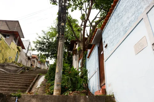 Barbeiro foi morto dentro de casa em Niterói