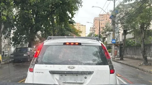 Trânsito lento na avenida Professor João Brasil