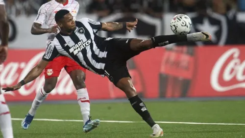 Júnior Santos marcou os dois gols de vitória do glorioso