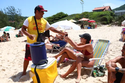 Moradores desconfiam que incêndio pode ter sido criminoso