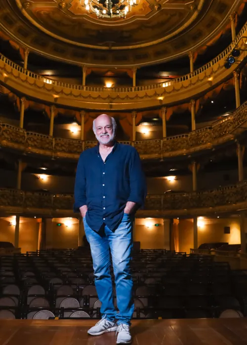 "É um grande privilégio retornar e me apresentar pela primeira vez no Teatro Municipal", afirmou