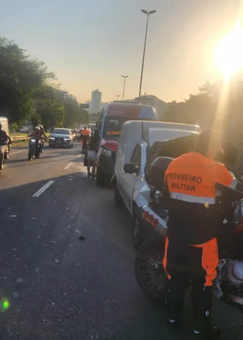 Bombeiros foram ao local atender envolvidos na ocorrência