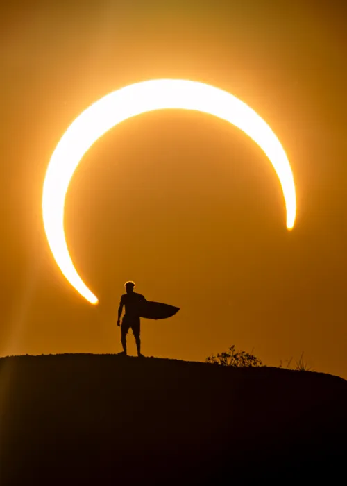 Foto causou o impressionante efeito de estar dentro de um 'arco de fogo'