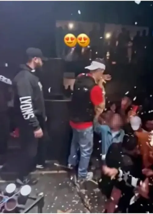 Adolescente tenta teria subir ao palco para tirar uma foto com MC Daniel