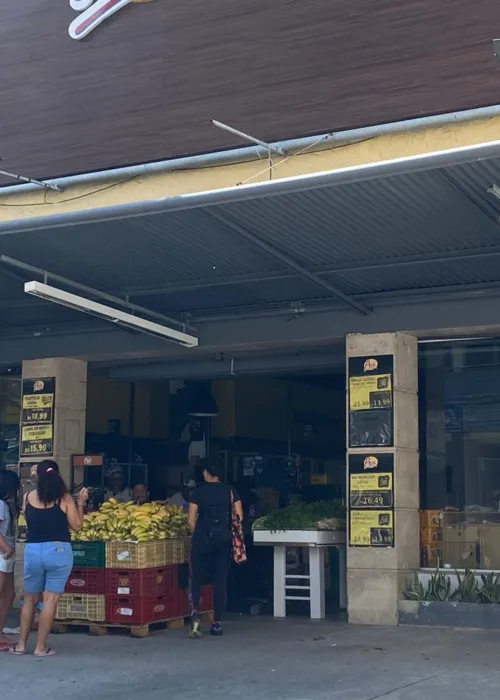 Supermercado na avenida Sete de Setembro amanheceu sem luz, nesta terça-feira (17)