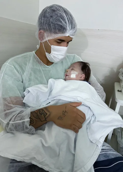 ecentemente, Zé Vaqueiro compartilhou uma foto de Arthur dormindo no hospital