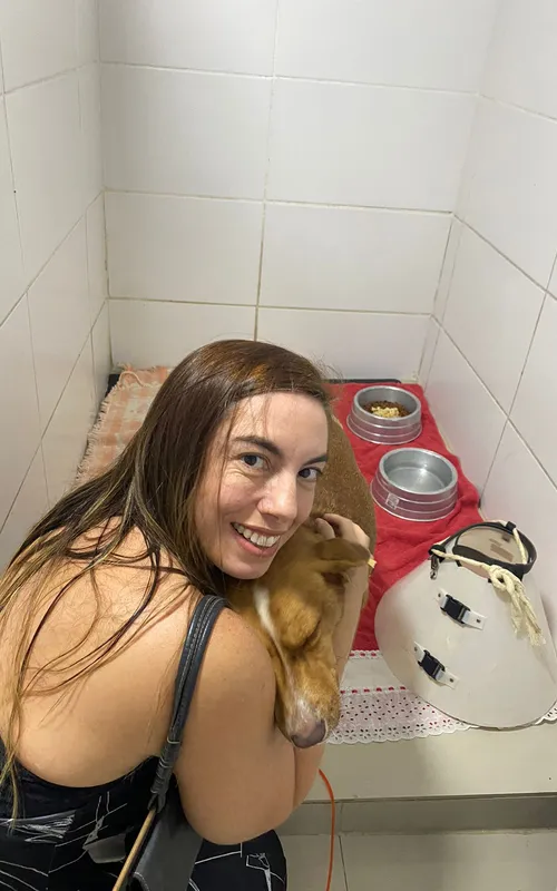 Carolina deu os primeiros cuidados ao animal