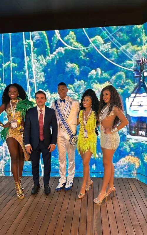 Finalistas do Concurso de Rainha e Rei Momo do Carnaval 2024 apresentam o Rio em Buenos Aires