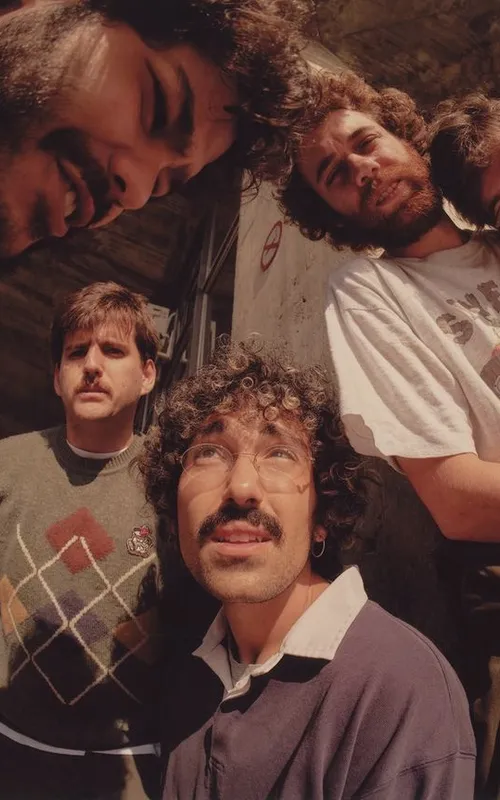 A banda é formada por cinco integrantes