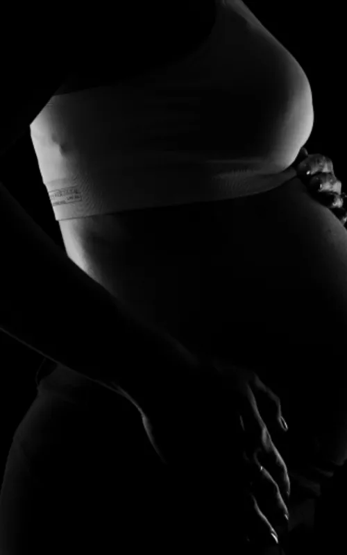 A mãe não apenas dá à luz fisicamente, mas também nutre o espírito do filho