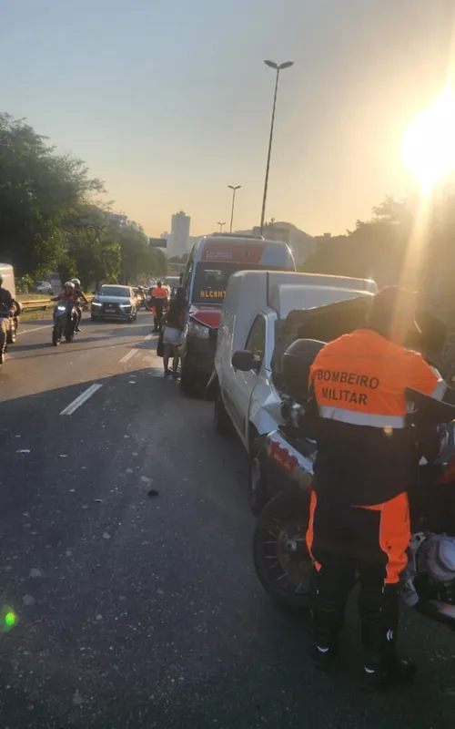 Bombeiros foram ao local atender envolvidos na ocorrência