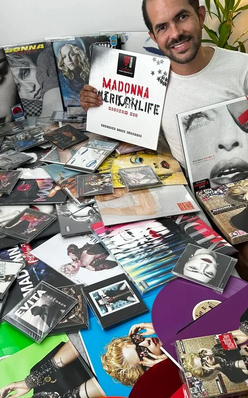 Professor mantém uma coleção valiosa de álbuns da cantora
