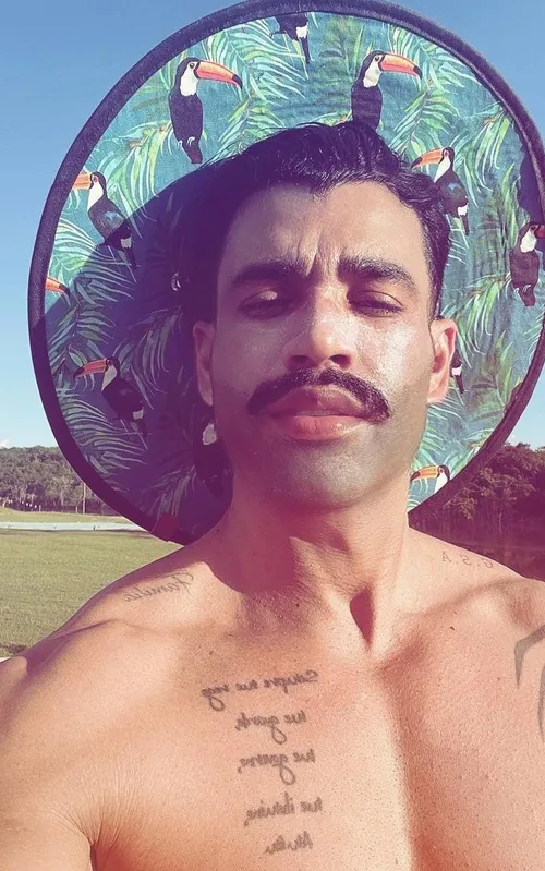 Gusttavo Lima decidiu inovar no visual