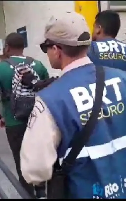 Ele foi preso e levado para a 42ª (Recreio dos Bandeirantes)