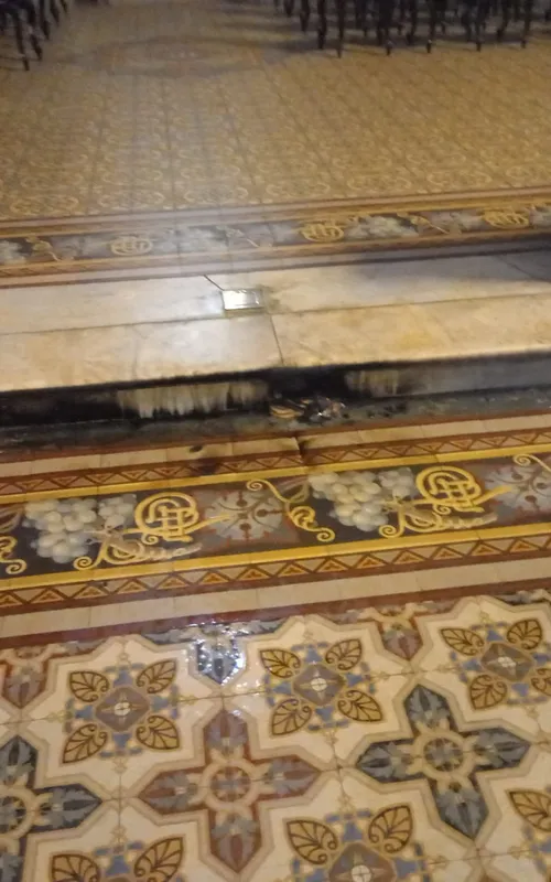 Funcionários da Igreja conseguiram controlar o princípio de incêndio
