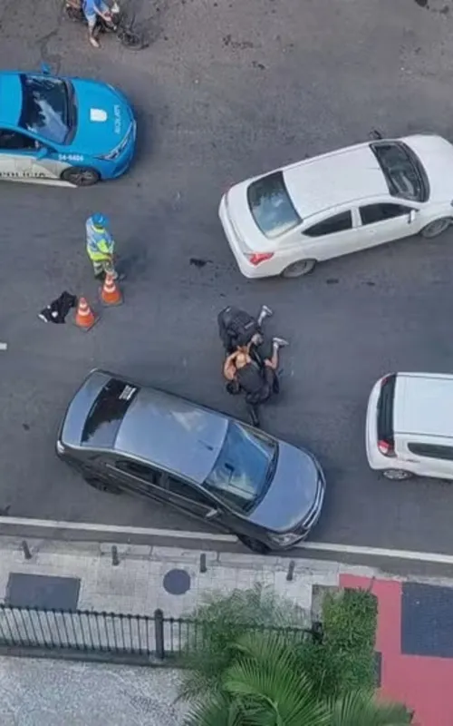 Policiais conseguiram prender um dos suspeitos