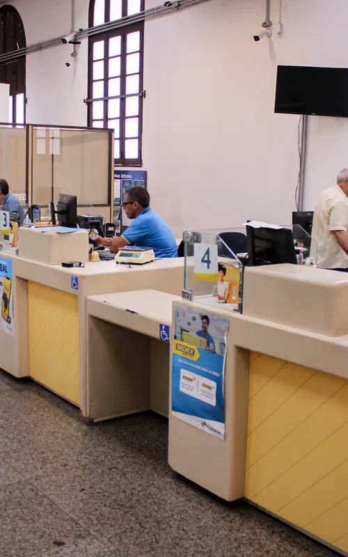 Serviços postais funcionam no andar térreo do imóvel