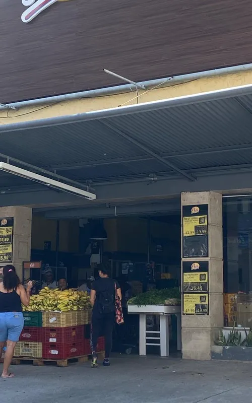 Supermercado na avenida Sete de Setembro amanheceu sem luz, nesta terça-feira (17)