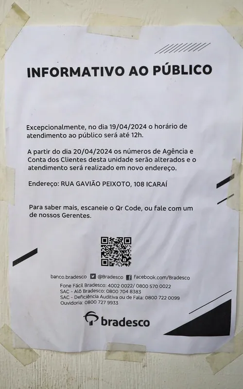 Informativo colado encaminha clientes para outra agência no bairro