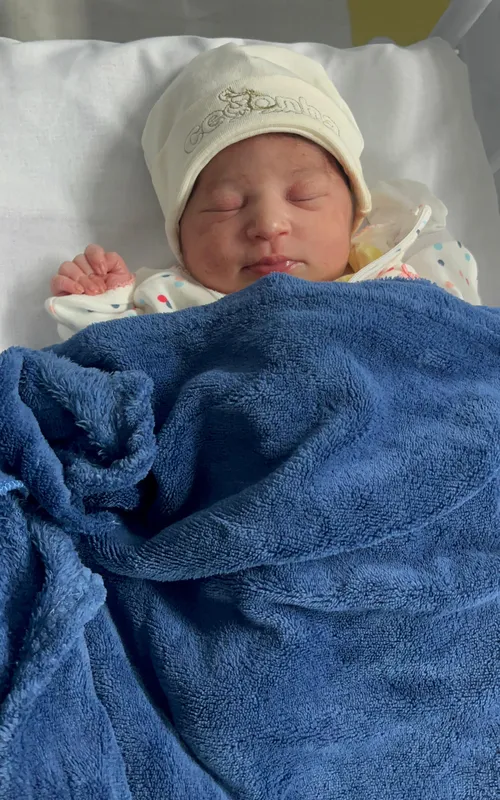 A pequena Maya Serpa nasceu com 2,9kg e 50cm