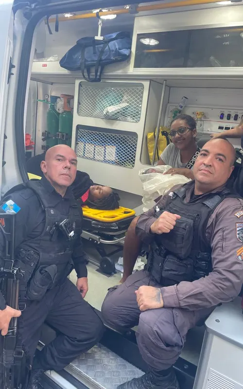 Policiais militares fizeram o parto e acionaram o Samu