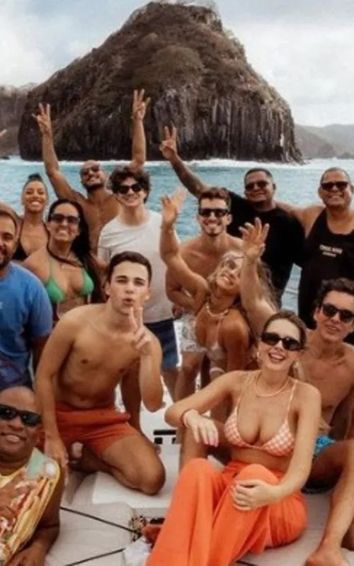 Casal com amigos
