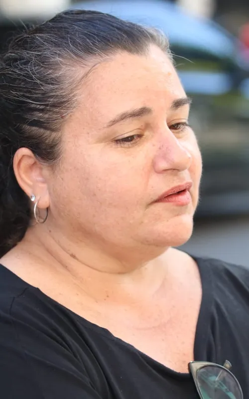 A professora Raquel Silva levou o filho e mais seis colegas