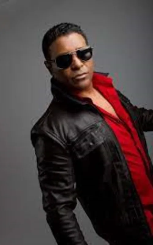 Imagem ilustrativa da imagem Rei do melody, Stevie B fala sobre ídolos brasileiros na música