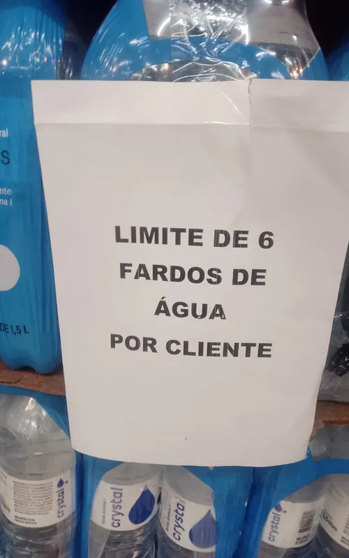 Imagem ilustrativa da imagem Supermercados reforçam estoques de água mineral nas prateleiras