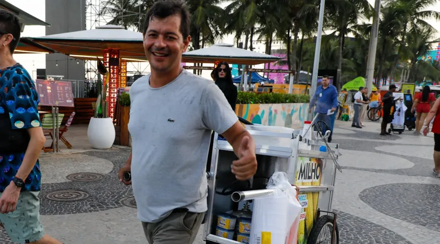 Edon Camilo de Souza, de 40 anos, está vendendo três vezes mais