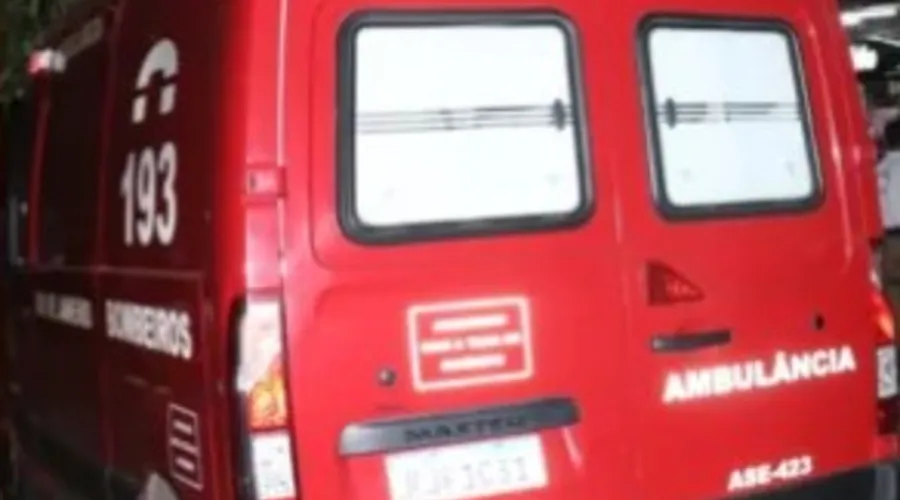 Imagem ilustrativa da imagem Acidente entre ônibus e carro deixa morto e feridos na RJ-106
