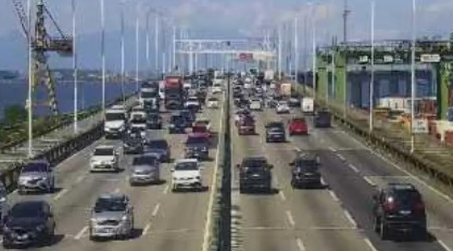 Ponte Rio-Niterói com lentidão após acidente