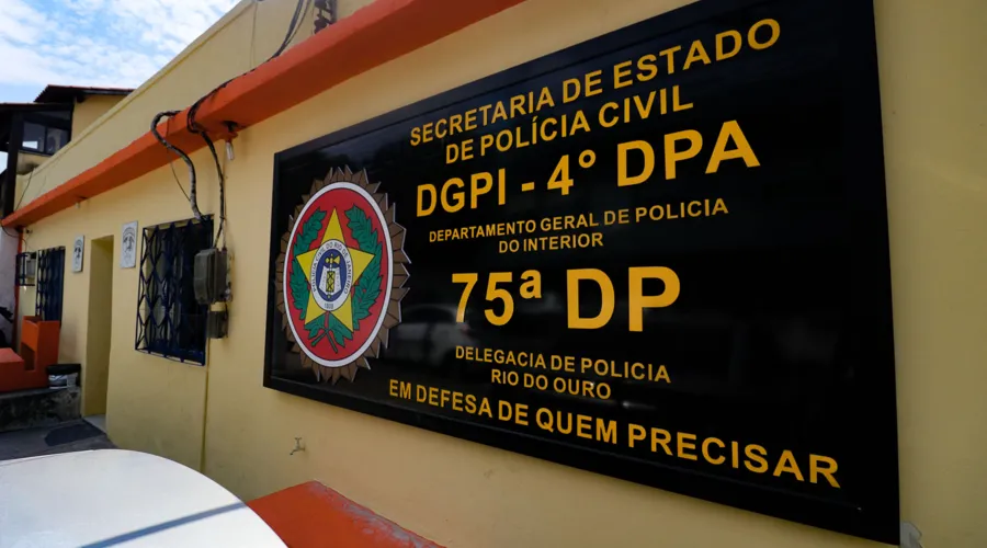 A prisão foi realizada por agentes da Delegacia do Rio do Ouro (75ª DP)