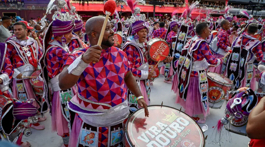 Imagem ilustrativa da imagem Alafiou! Viradouro celebra vitória em Desfile das Campeãs