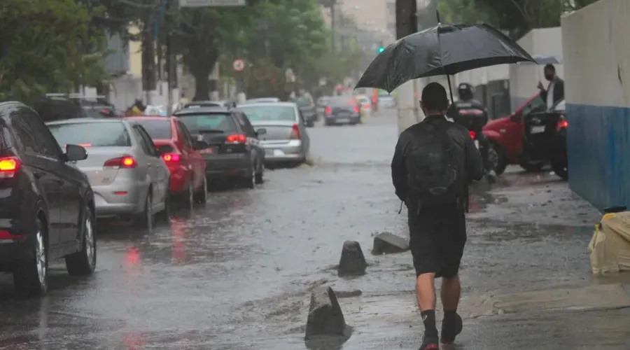 Chuva está se deslocando para a Região Metropolitana e há previsão de chuva moderada nas próximas horas