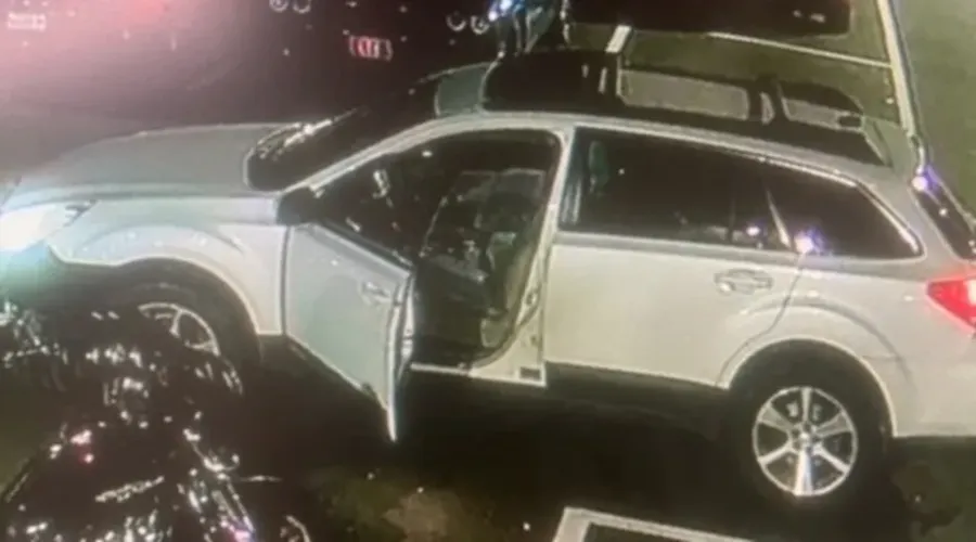 Um carro branco foi encontrado e pode ter sido usado pelo atirador